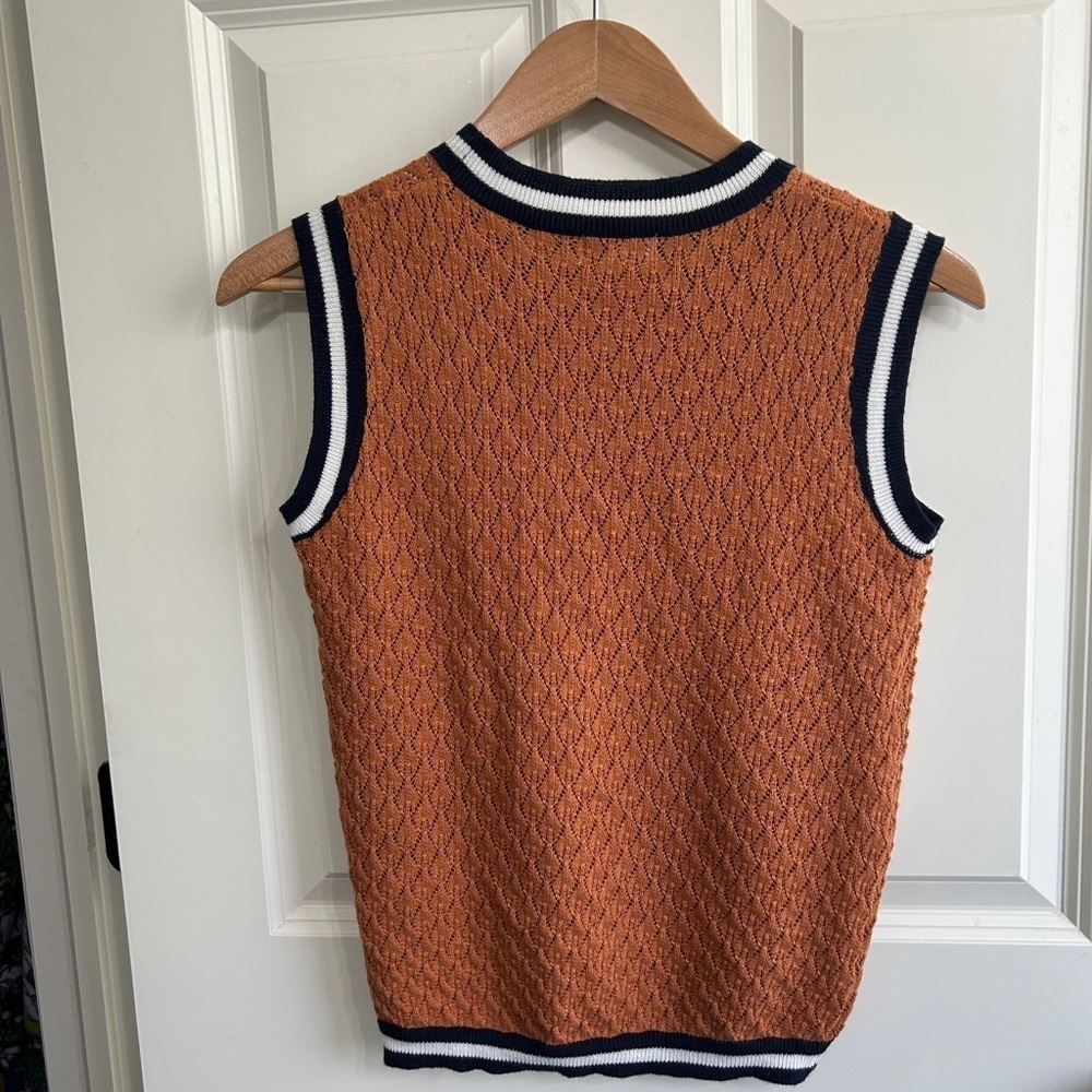 Like new size S Pointelle sweater vest sleeveless top in a gorgeous rust shade - Picture 6 of 10